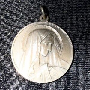 Sterling ANTAYA VIRGIN MARY MODONNA CHARM Pendant VINTAGE 3g
